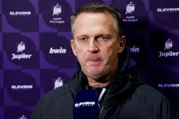 Pijnlijk: Genks bestuur laat John Van den Brom zwaar in de kou staan