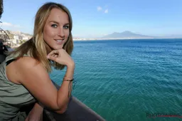 Kat Kerkhofs wordt heerlijk verwend na wedstrijd tussen Engeland en België