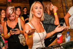 Dries Mertens en Kat Kerkhofs laten zich volledig gaan: "Zotte dozen!" (VIDEO)