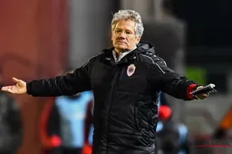 Bölöni kijkt met open mond naar fans Beerschot Wilrijk: "Uitzonderlijk!"