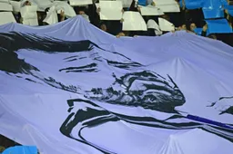 Kippenvel: Indrukwekkende steun van supporters Club Brugge voor Ivan Leko