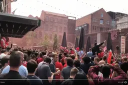En of Liverpool klaar is voor de CL-finale, waanzinnige sfeer (Video)