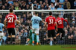 Géén titel! City geeft alles weg tegen Man U (Video)