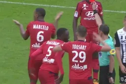 Marcelo krijgt wellicht de meest absurde rode kaart ooit (video)