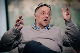 Marc Van Ranst trekt ten aanval tegen Belgisch voetbal: "Achter gesloten deuren"