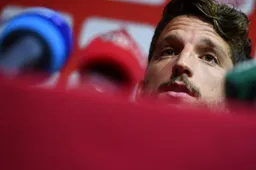 'Contractbesprekingen plots on hold, toptransfer lonkt voor Mertens'