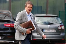 'AA Gent gaat na aanstelling Laszlo Bölöni opnieuw de transfermarkt op'