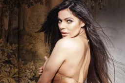 Miss BumBum staat 'bloedje geil' voor de start van het WK (Foto)