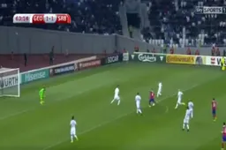 Bij Newcastle zit hij in een dipje, maar voor Servië scoort Mitrovic een prachtig doelpunt (Video)