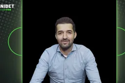 Mo Messoudi doet gedurfde voorspelling: "Zij halen play-off 1"