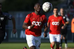 Mpoku haalt zwaar uit naar ploegmaats bij Standard