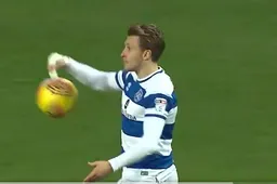 QPR-speler waant zich even Baseggio en knalt bal aan flarden (Video)