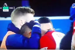 Everton-speler breekt been, dader tot tranen toe bewogen (Video)