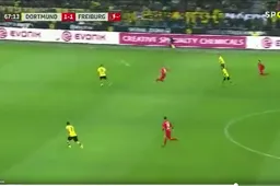 En plots doet Petersen (Freiburg) dit tegen Dortmund... (Video)