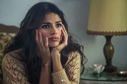 Sexy WAG van Isco trekt haar kleren uit