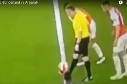 Hilarisch: Scheidsrechter zet Alexis Sanchez compleet voor schut (Video)