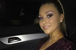 WAG van De Bruyne gaat topless op Instagram