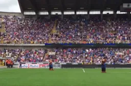 Deze Club-speler krijgt wel erg veel applaus tijdens fandag (Video)