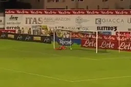 Speler van Napoli scoort deze ongelofelijke goal (Video)