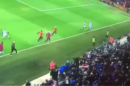 Hilarisch: Zo reageert zwaar geblesseerde Mendy op winning goal van City in laatste seconde (Video)