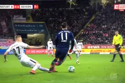 Tegenstander Bayern krijgt rode kaart en dan gebeurt dit... (Video)