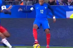 Heerlijk: Zo zet Mbappé tegenstander helemaal voor schut (Video)
