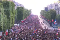 Indrukwekkend: Zo ontvangt Frankrijk zijn helden na de wereldtitel