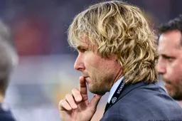 Pavel Nedved door het lint tegen ref na rode kaart voor Ronaldo