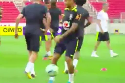 En dan doet Neymar plots dit op training! (Video)