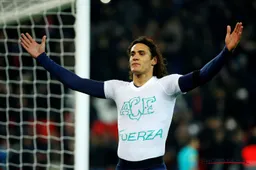 Onwaarschijnlijk: Cavani eert slachtoffers van Chapecoense, scheidsrechter grijpt driest in