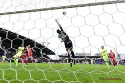 Supporters van AA Gent breken stadion van Oostende af