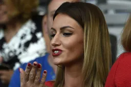 Knappe WAG van Witsel laat wel heel diep in haar decolleté kijken