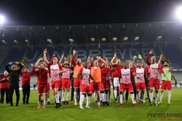 Cercle belachelijk gemaakt in beker, Genk stoot door