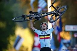 Evenepoel heeft nog energie om boodschap te sturen naar...Messi en Ronaldo