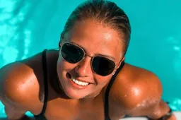 Renée De Ketelaere springt op en neer in onthullende outfit: "Wow, vamp!” (VIDEO)