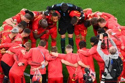 Rode Duivels maken het bont en kleuren hun haar