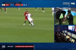 Ronaldo komt goed weg: "Overduidelijke rode kaart, echt smerig" (Video)