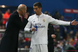 Ronaldo: "Blij dat ik zo'n enorm contract mag ondertekenen"