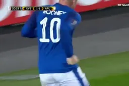 Voorstaan op het veld van Everton en dan zo blunderen (video)