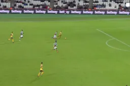 Weergaloze Alexis Sanchez scoort hattrick in 14 minuten (Video)