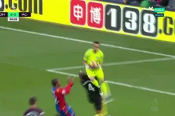 Vincent Kompany moet wéér geblesseerd van het veld