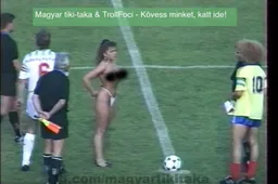 Dit is de beste aftrap ooit: Deze babe doet het topless (Video)