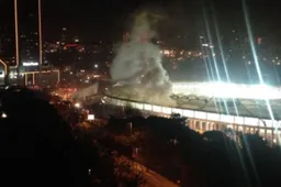 Hallucinante beelden opgedoken van moment van ontploffing aan stadion van Besiktas