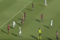 Magische Mertens scoort hattrick (Video)