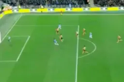 Geniaal: Het moment waarop De Bruyne aan doelpuntenmaker zegt waar hij moet lopen (Video)