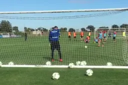 Zorg dat je niet van je stoel valt: De panenka van Javier Hernandez! (Video)