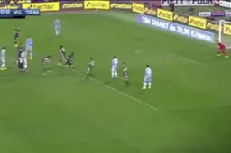 Donnarumma doet weer fantastisch dubbele redding (Video)