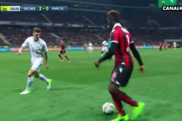Mario Balotelli maakt Thomas Meunier belachelijk en dan gebeurt er dit (Video)