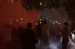 PSG-fans worden compleet gek na transfer van Neymar (Video)