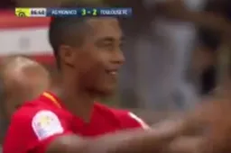 Tielemans doet dit bij Falcao tijdens vervanging (Video)